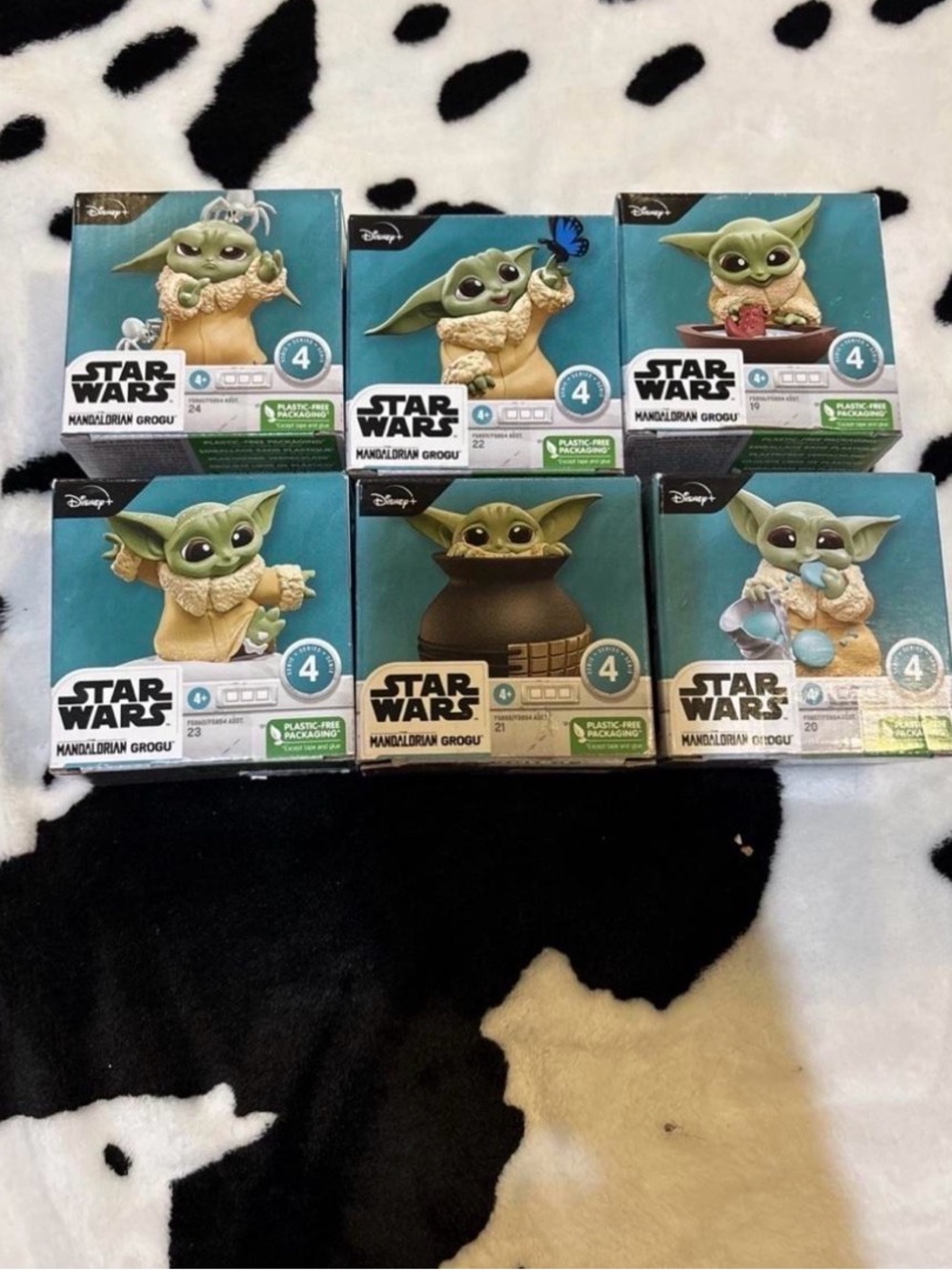 Star Wars Grogu Assorted Green Collectible Figures Set